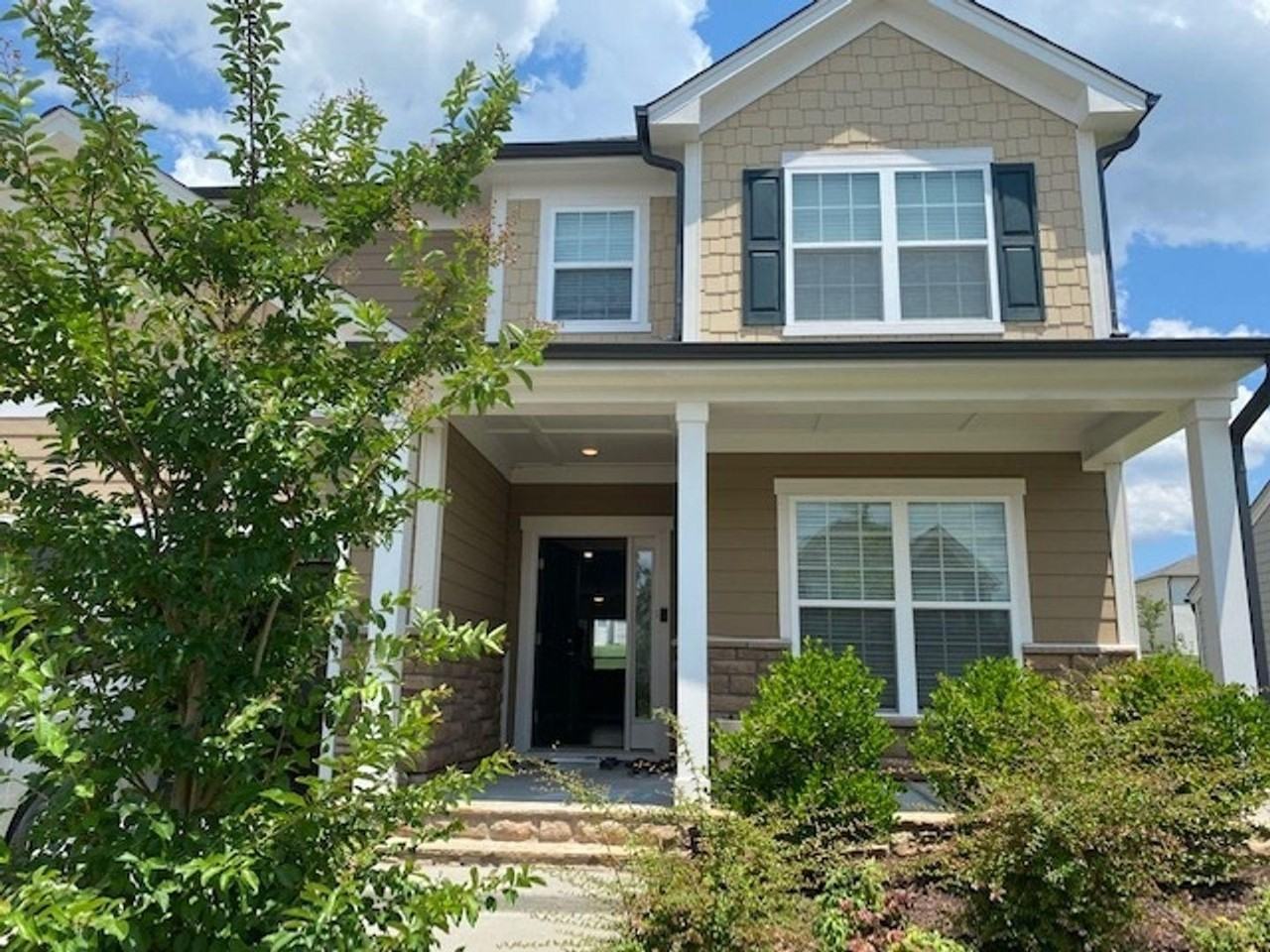 439 Parlier Dr - Photo 2 of 36