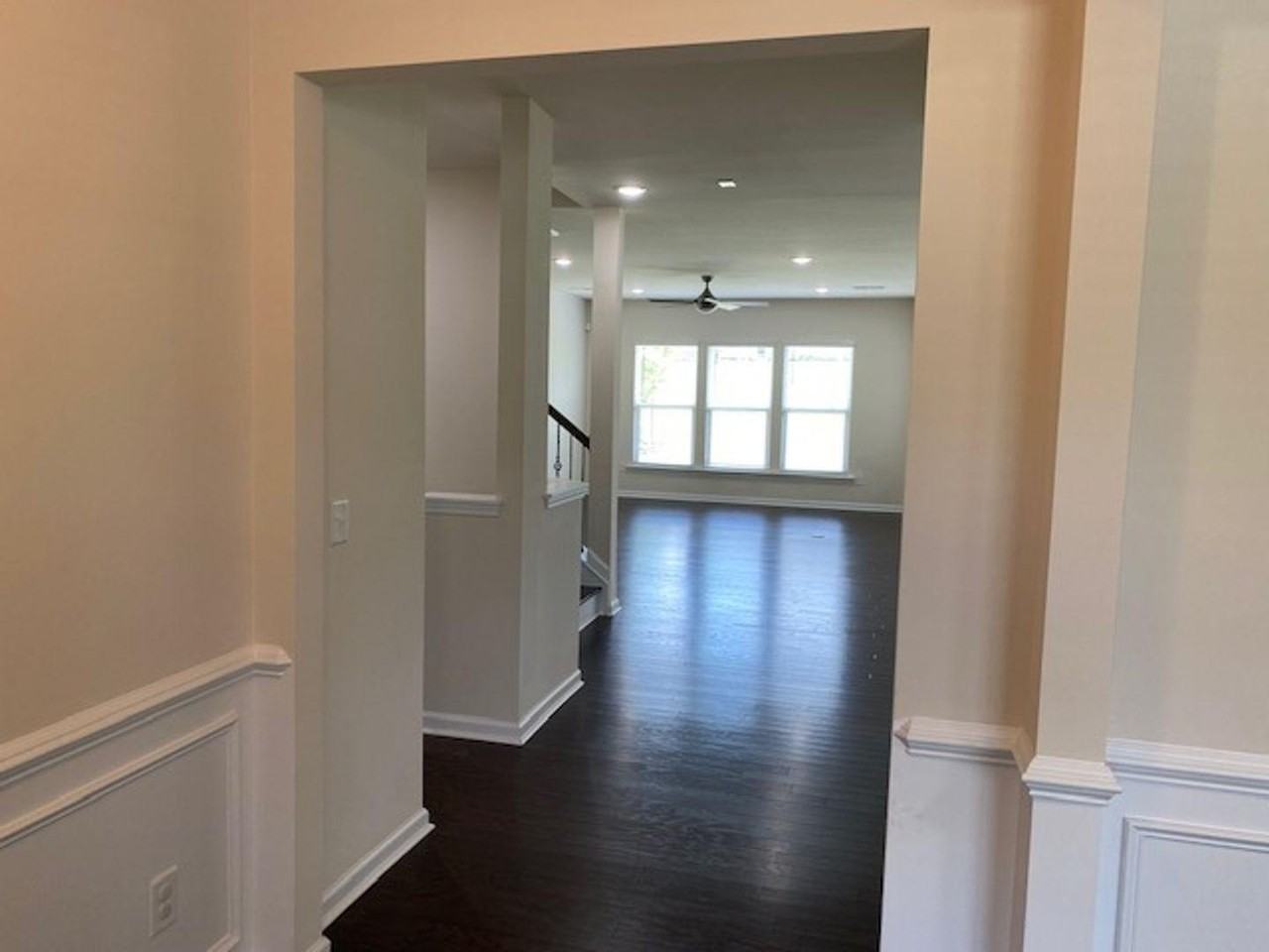 439 Parlier Dr - Photo 5 of 36