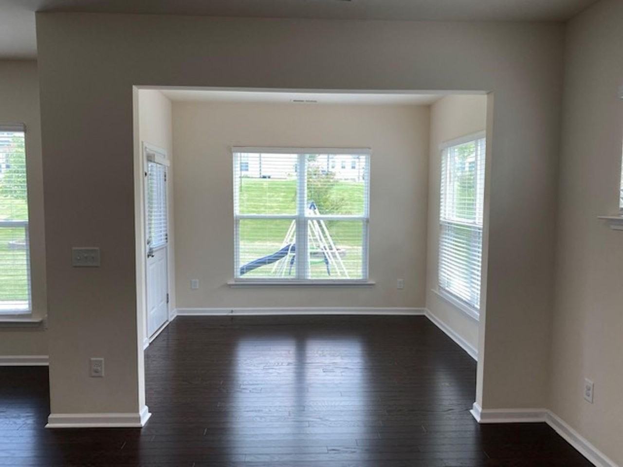 439 Parlier Dr - Photo 6 of 36