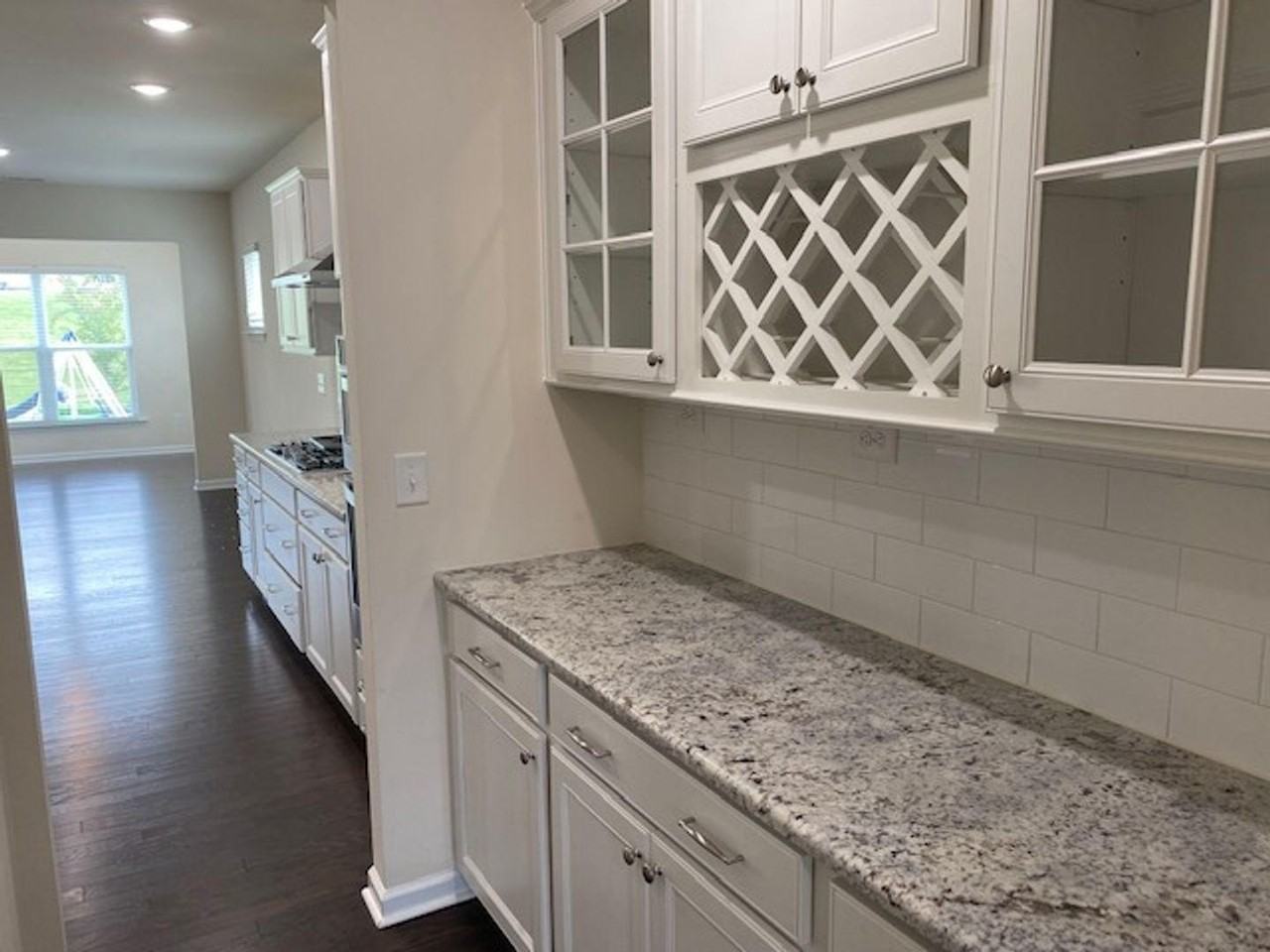 439 Parlier Dr - Photo 7 of 36