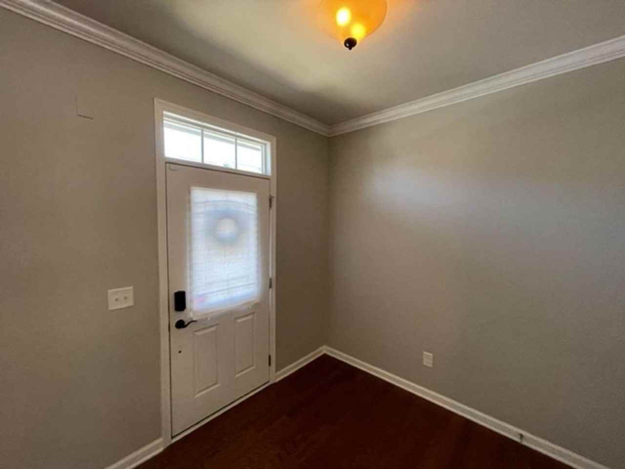 1045 Semora Ln - Photo 2 of 27