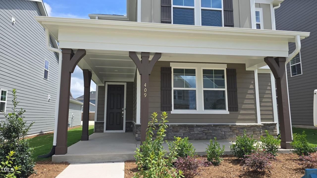 409 Cresting Wave Dr - Photo 3 of 31