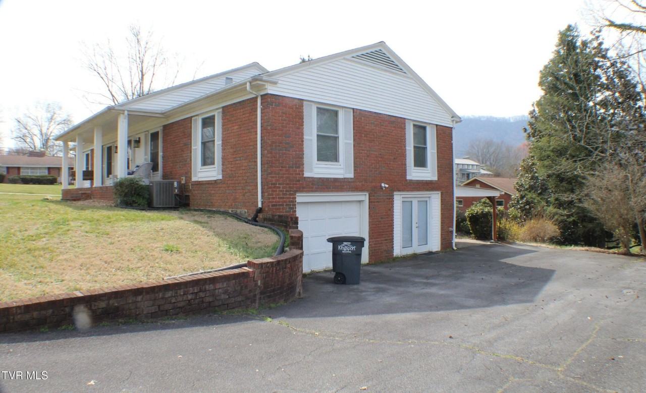 2001 Lynnwood Rd - Photo 3 of 48