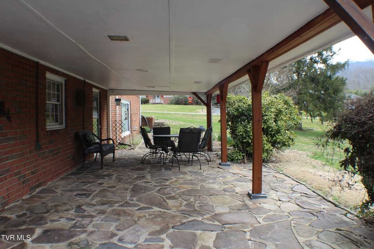 2001 Lynnwood Rd - Photo 4 of 48