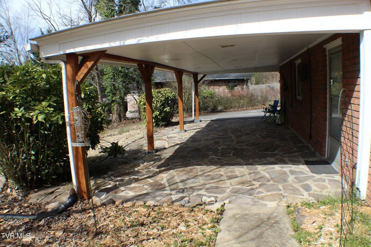 2001 Lynnwood Rd - Photo 6 of 48