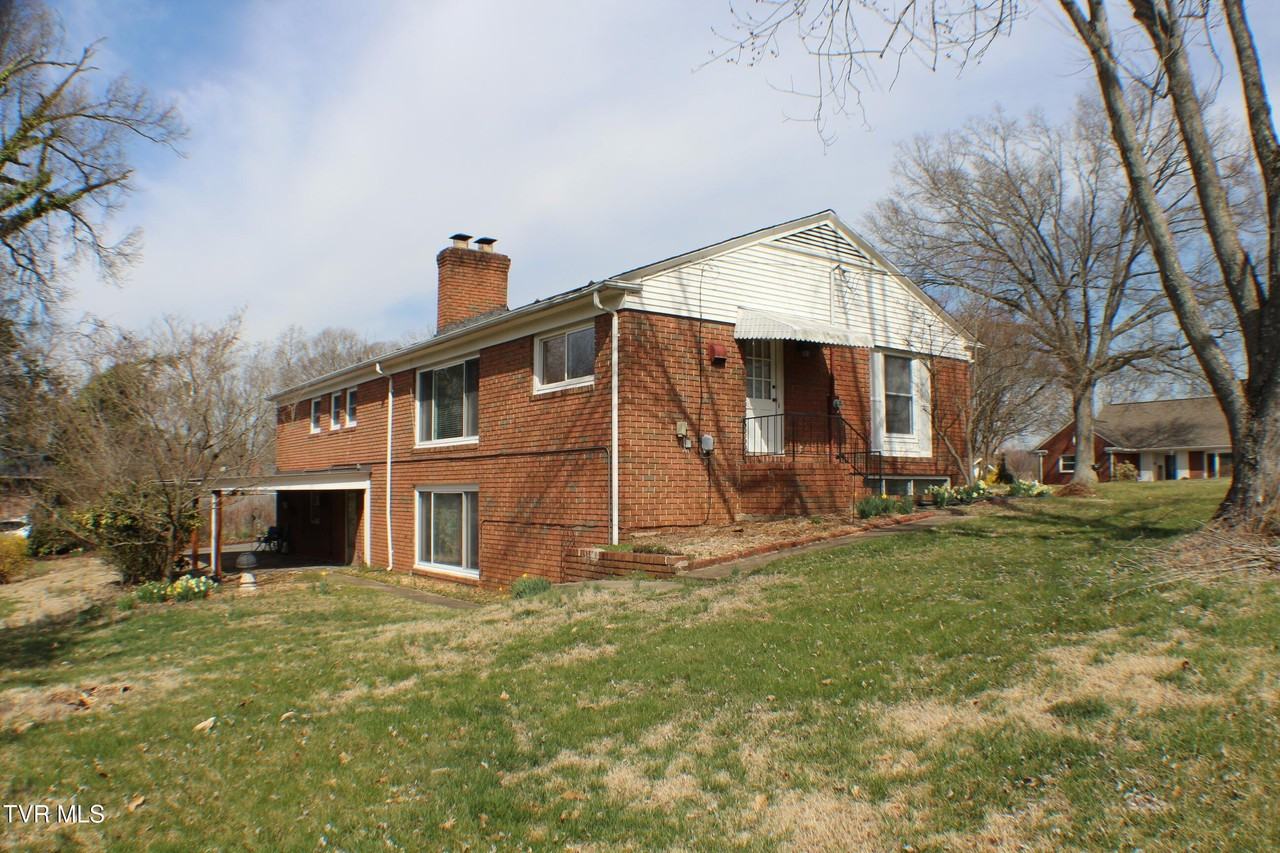 2001 Lynnwood Rd - Photo 7 of 48