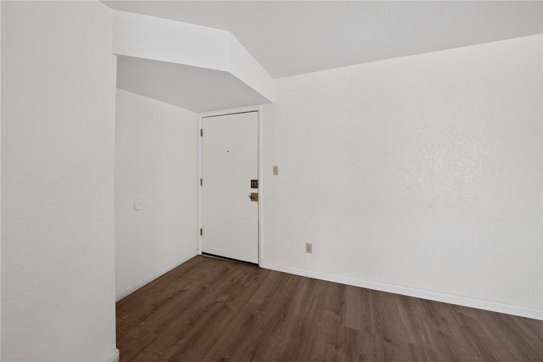 3659 Wendell Ave Apt C - Photo 4 of 18