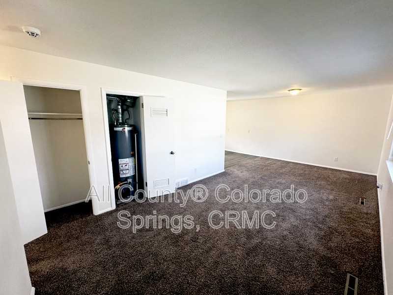 1216 Burnham St - Photo 2 of 19