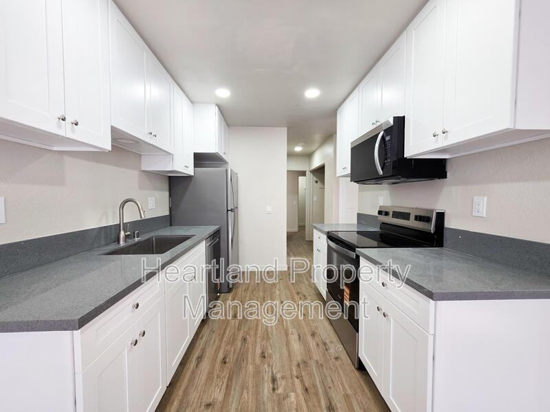 800 S Anza St #13 - Photo 3 of 9