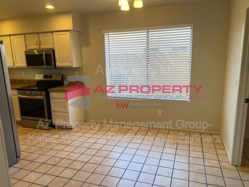 7039 W Cameron Dr - Photo 3 of 16