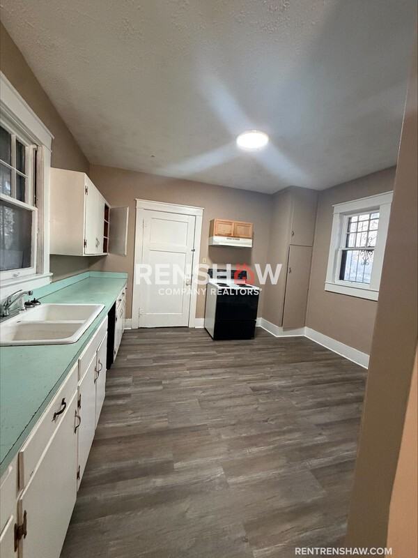 208 N Fairgrounds St - Photo 2 of 32