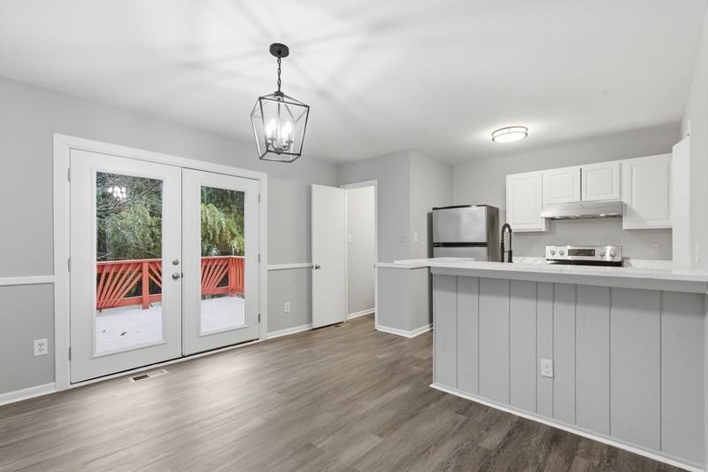 8870 Pennsbury Pl - Photo 4 of 21