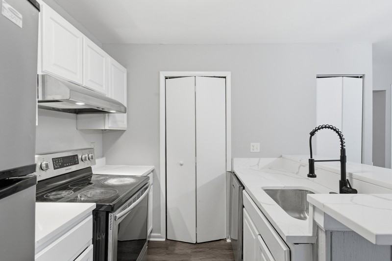 8870 Pennsbury Pl - Photo 6 of 21