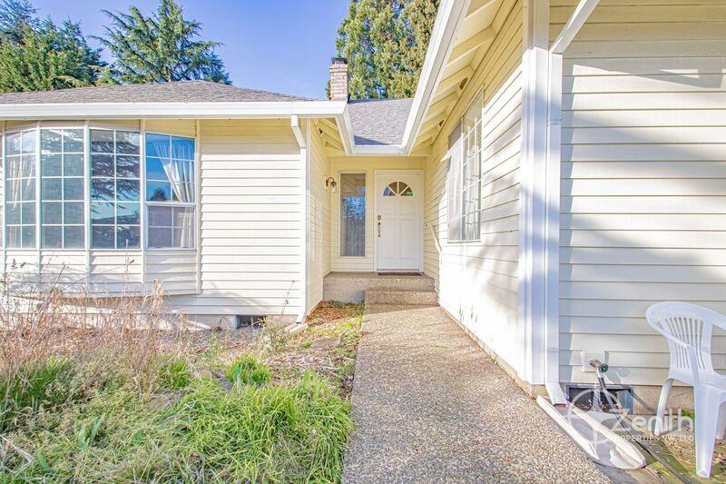 12018 Se 17th St - Photo 5 of 33