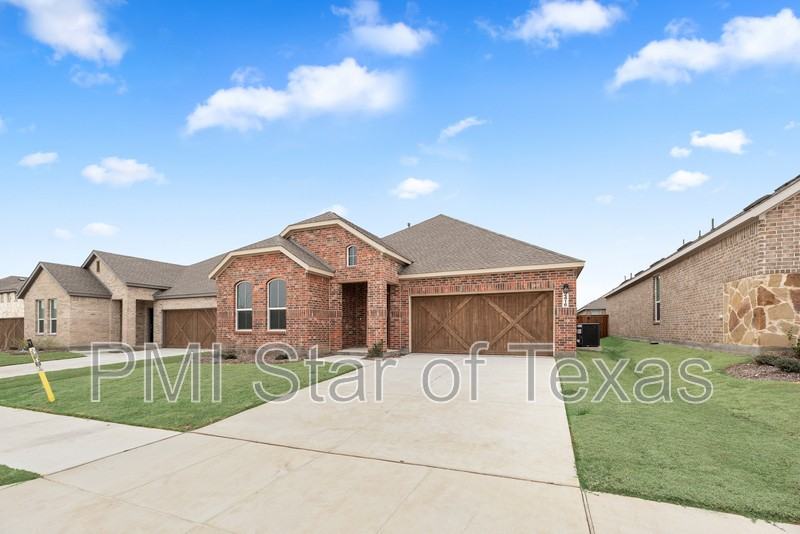 2416 Conroe Rd - Photo 2 of 30