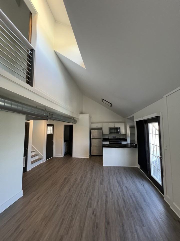 652 Oak Grove Rd - Photo 6 of 12