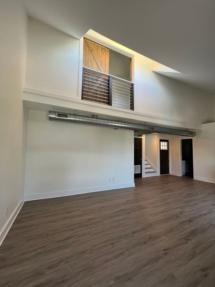 652 Oak Grove Rd - Photo 7 of 12