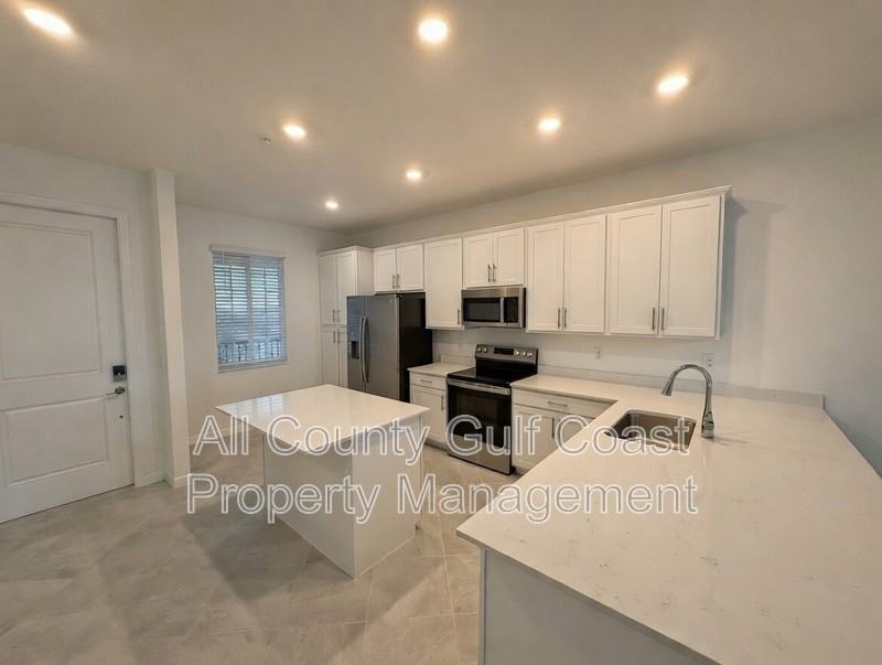 19140 Scallop Loop #403 - Photo 2 of 20