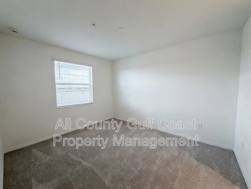 19140 Scallop Loop #403 - Photo 4 of 20