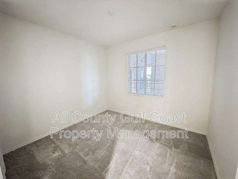 19140 Scallop Loop #403 - Photo 6 of 20