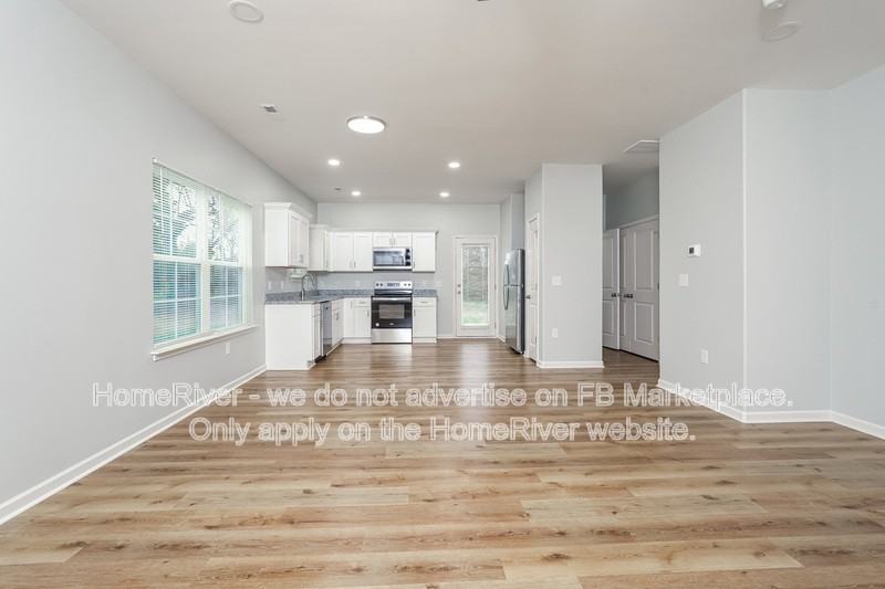 1025 Richland St - Photo 3 of 19