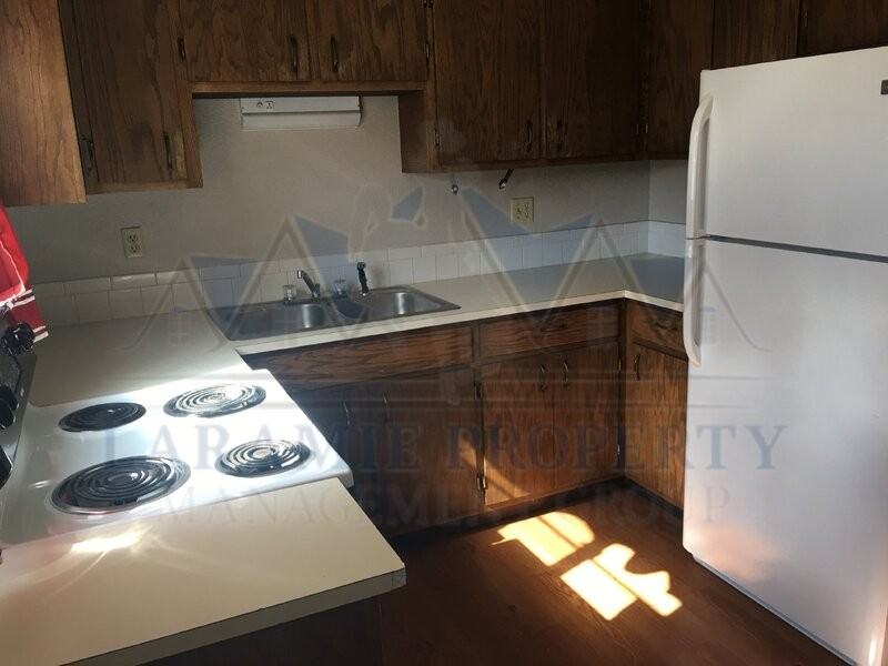 802 Canby St - Photo 4 of 11