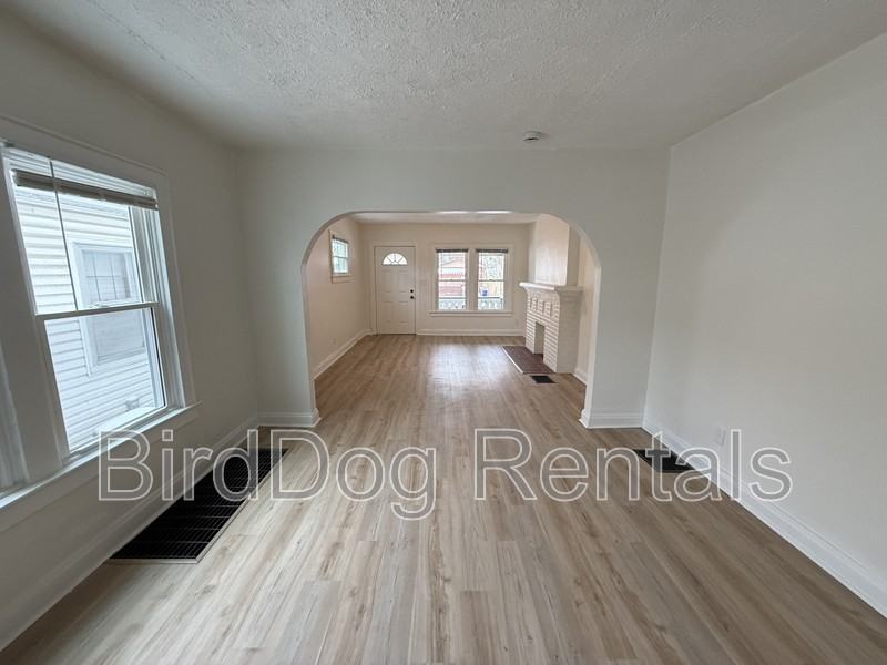1295 Lockbourne Rd - Photo 3 of 15