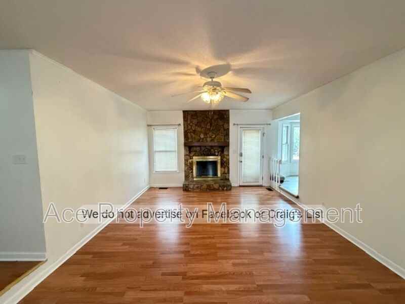 1863 Windlock Dr - Photo 3 of 16