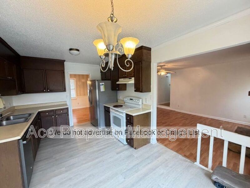 1863 Windlock Dr - Photo 5 of 16