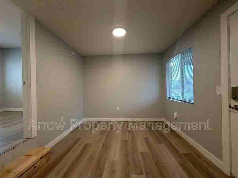 877 N 26th St #209 - Photo 4 of 9