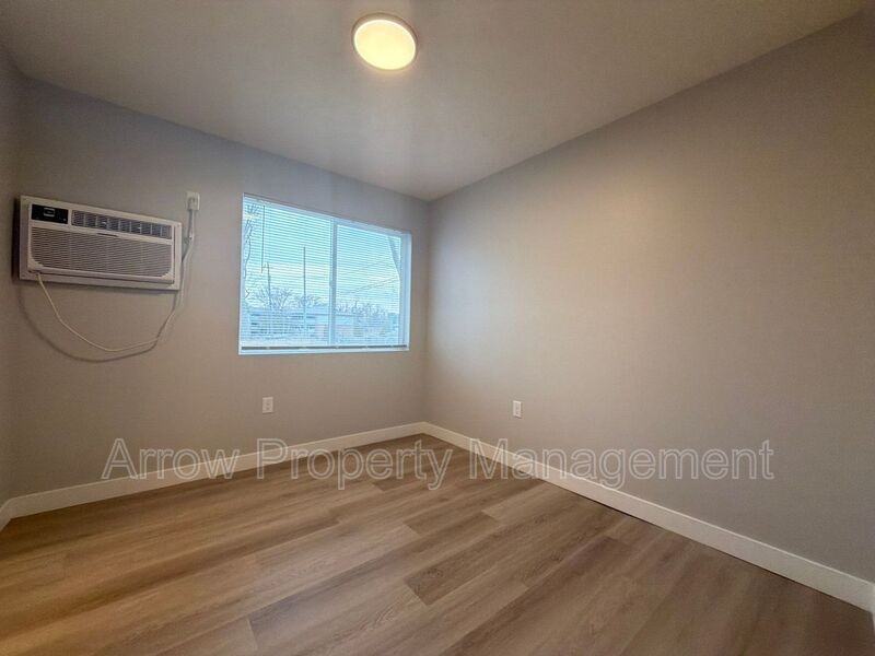 877 N 26th St #209 - Photo 6 of 9