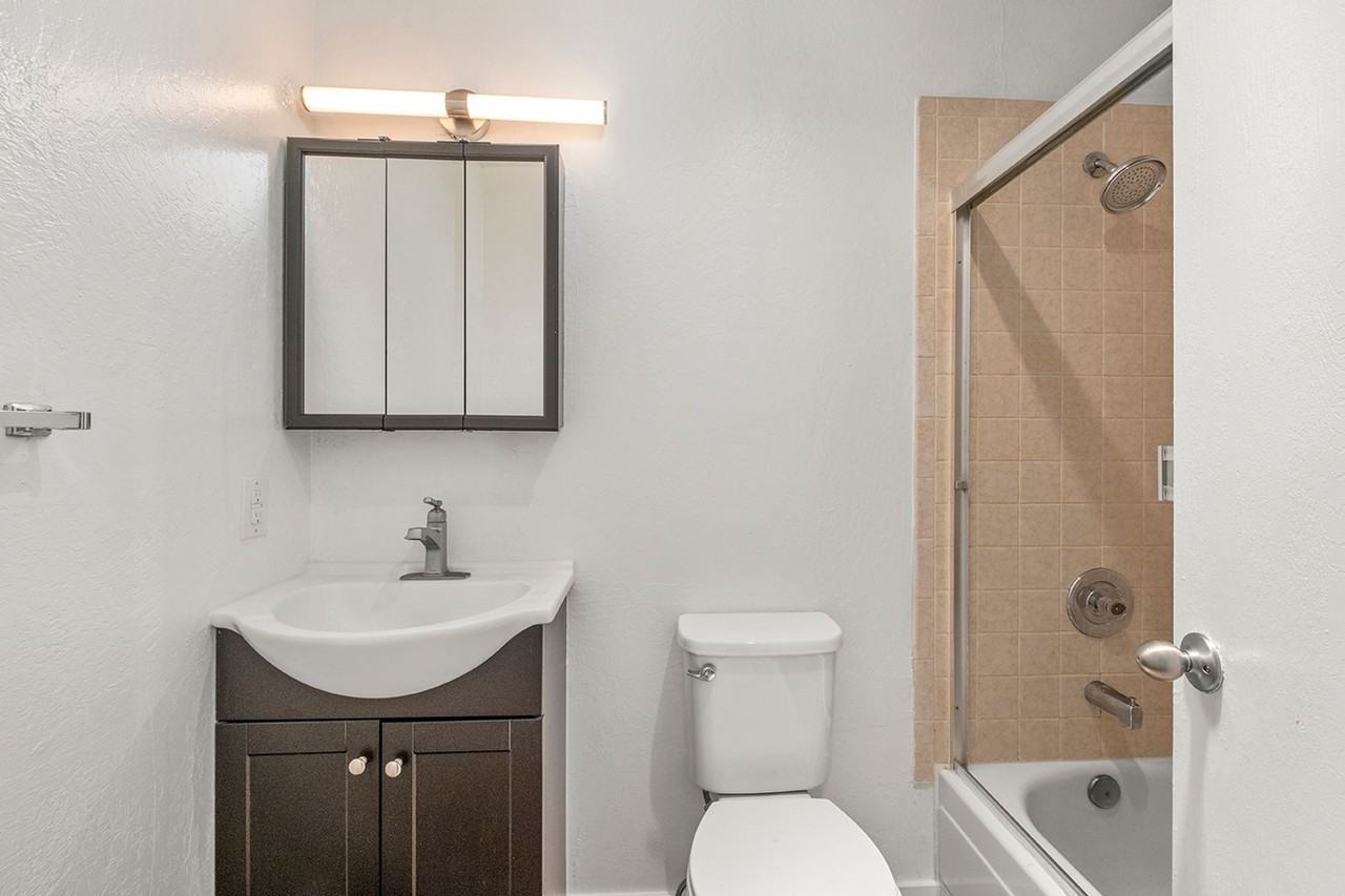 217 E Taylor - Photo 4 of 20