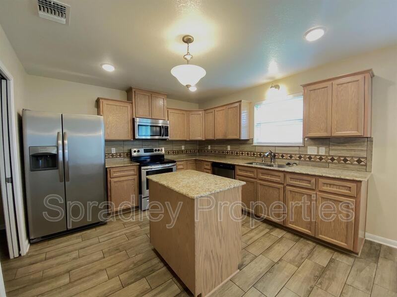 826 Kacie Dr - Photo 2 of 12