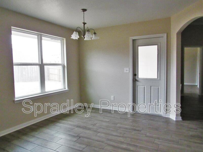 826 Kacie Dr - Photo 4 of 12