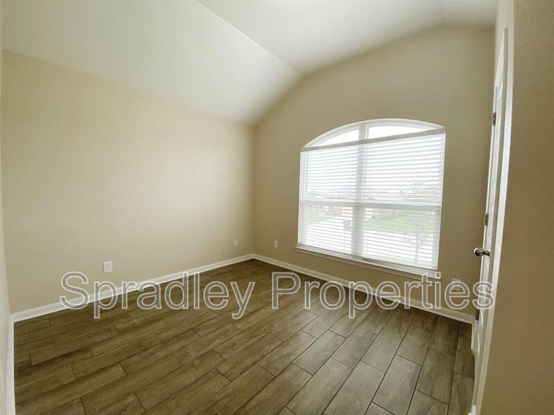 826 Kacie Dr - Photo 6 of 12