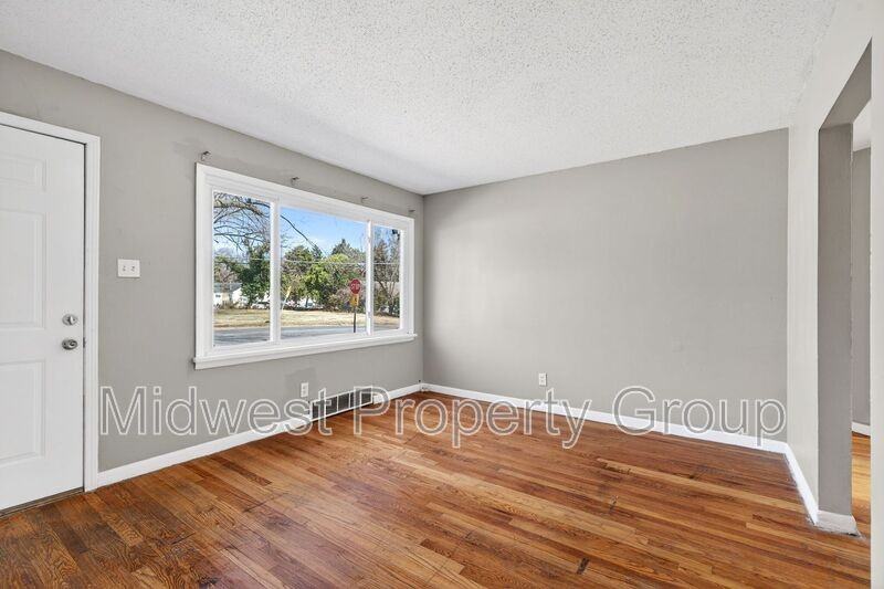 8280 Frost Ave - Photo 2 of 29