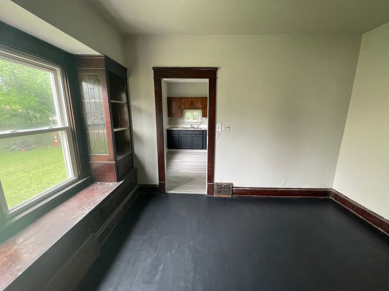 11401 Continental Ave - Photo 2 of 17