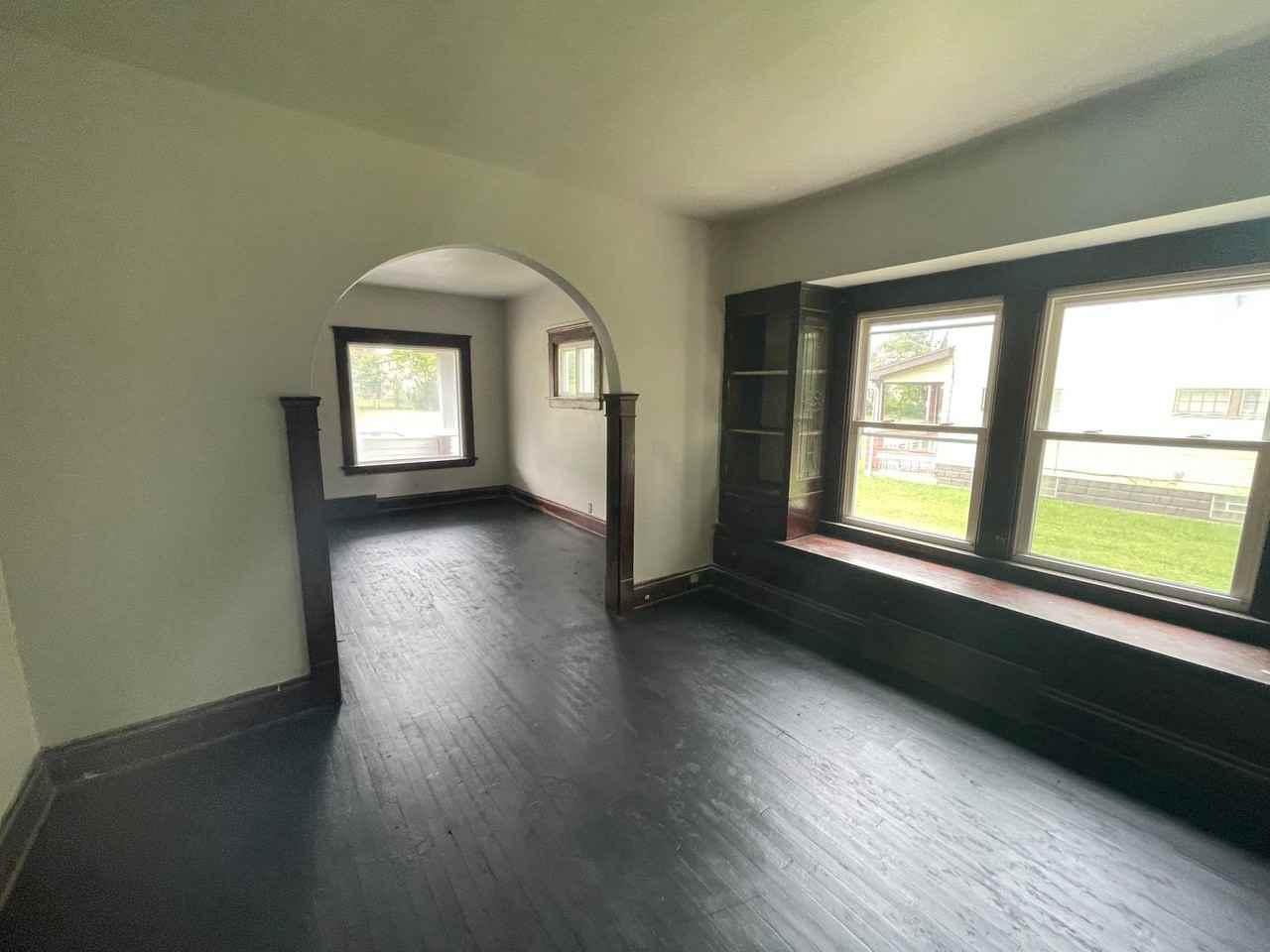 11401 Continental Ave - Photo 3 of 17