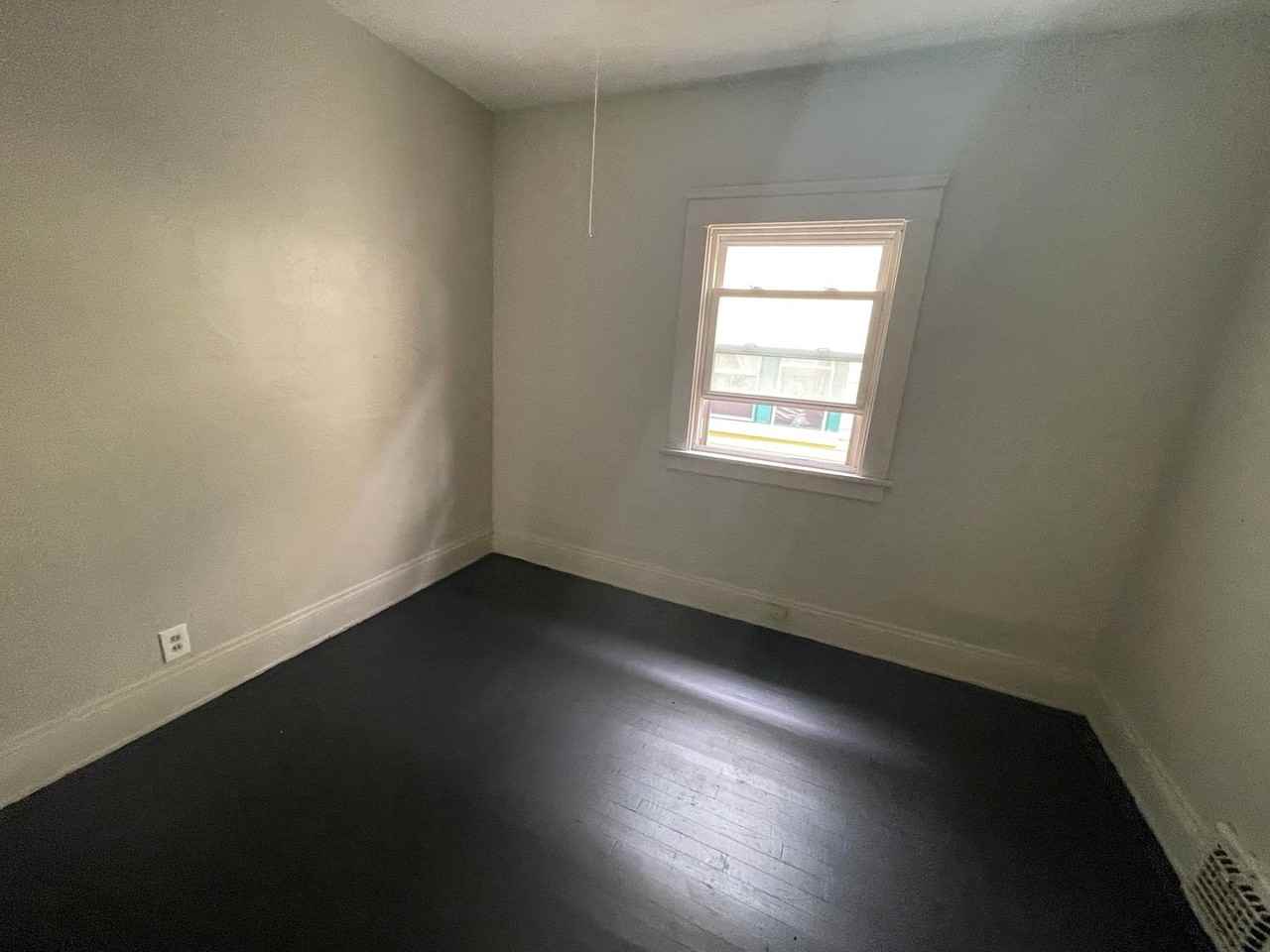 11401 Continental Ave - Photo 6 of 17