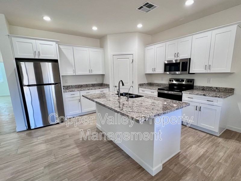 812 E Irvine Rd - Photo 2 of 13