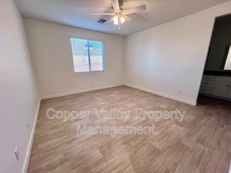 812 E Irvine Rd - Photo 5 of 13