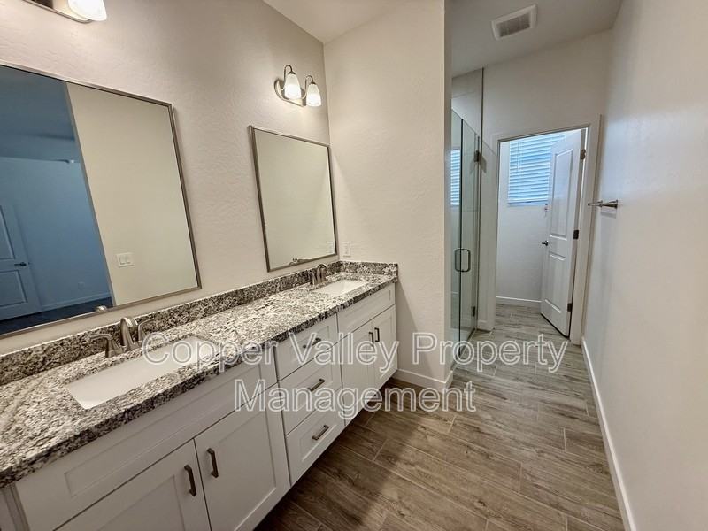 812 E Irvine Rd - Photo 6 of 13