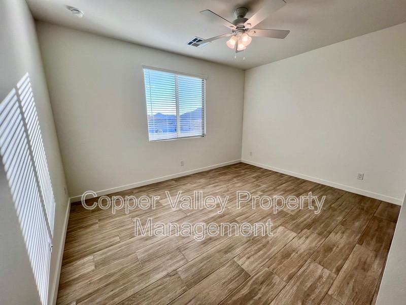 812 E Irvine Rd - Photo 7 of 13