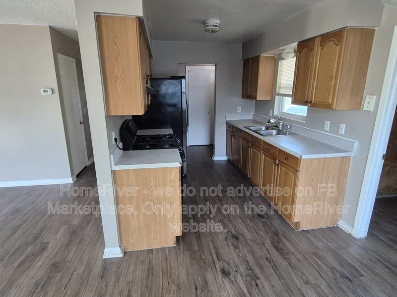 1016 Medallion Dr - Photo 3 of 15