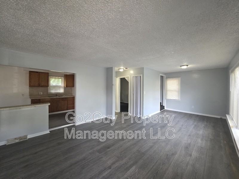 22221 Pembroke Ave - Photo 3 of 12