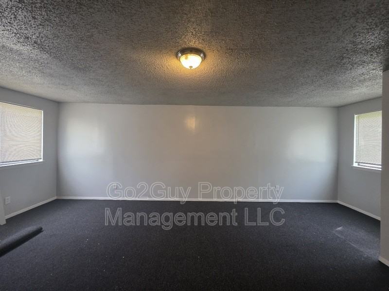 22221 Pembroke Ave - Photo 7 of 12