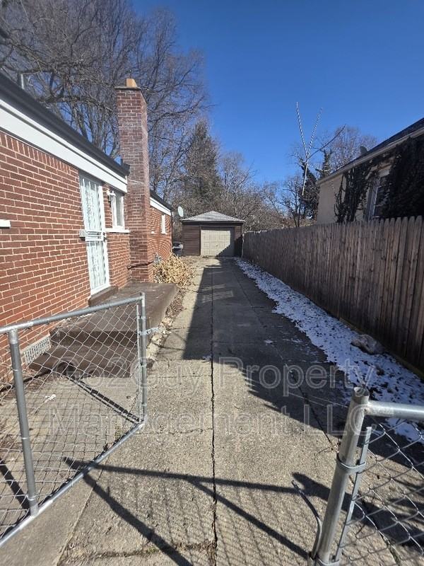 18302 Wormer St - Photo 3 of 9