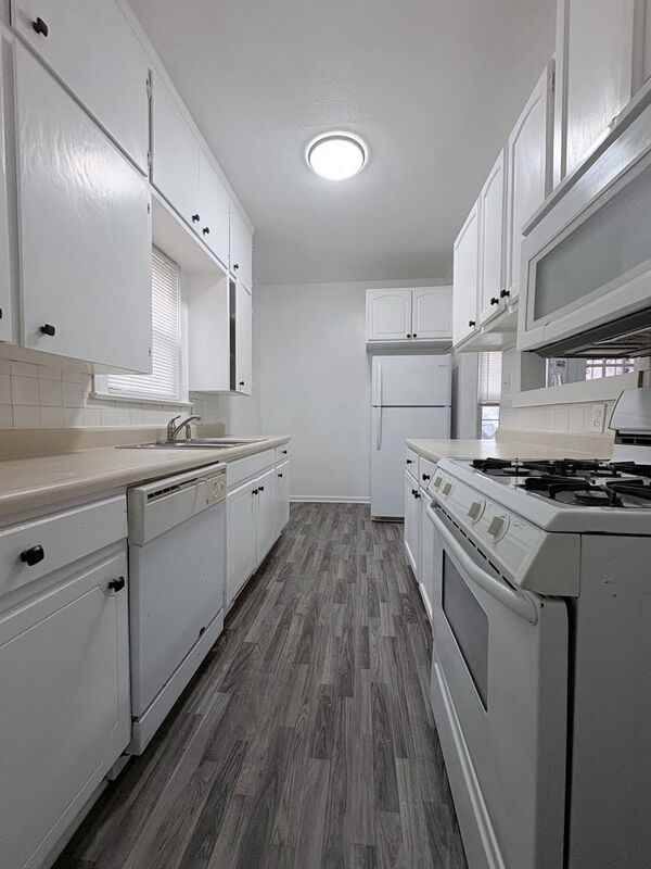 9910 E 38th Ter - Photo 6 of 15