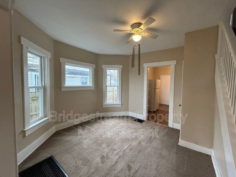 1450 John Glenn Rd - Photo 3 of 9