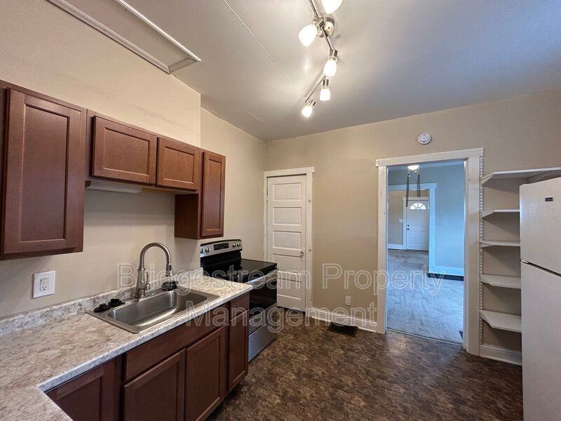 1450 John Glenn Rd - Photo 5 of 9